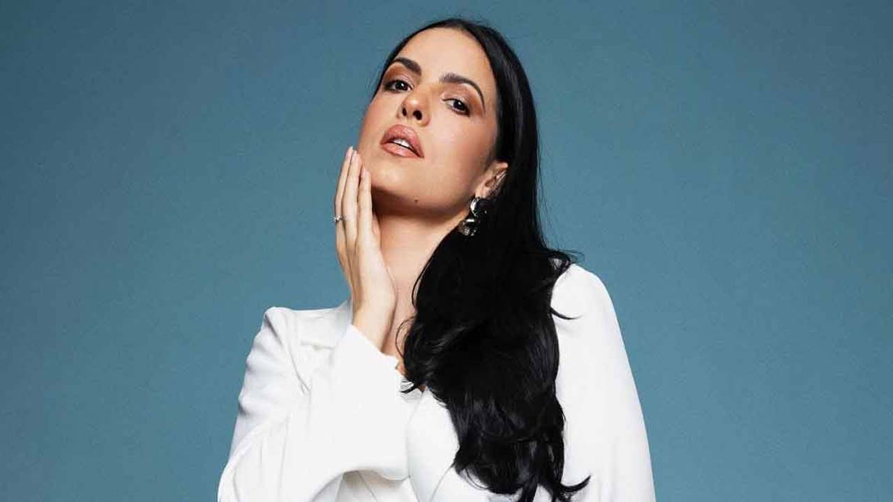 Natasa Stankovic Returns to Mumbai with Boyfriend, Goes Viral Natasa Stankovic Returns to Mumbai with Boyfriend, Goes Viral