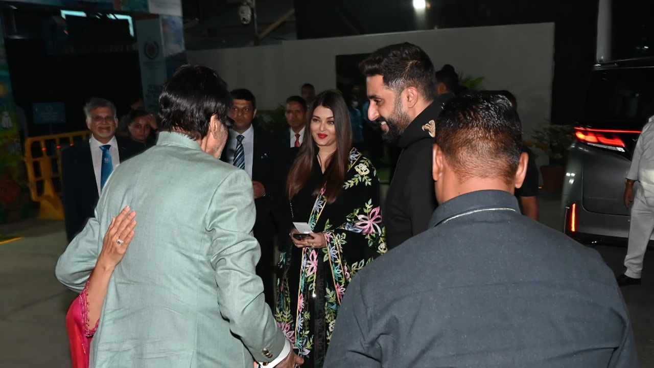 Aishwarya and Abhishek Bachchan Attend Dhirubhai Ambani School Annual Event Aishwarya and Abhishek Bachchan Attend Dhirubhai Ambani School Annual Event