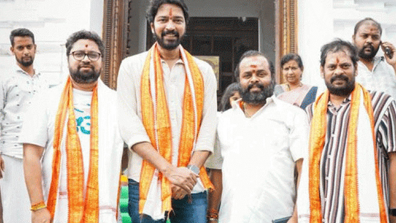 Allari Naresh And Bachhala Malli Team Visit Annavaram Temple Allari Naresh And Bachhala Malli Team Visit Annavaram Temple