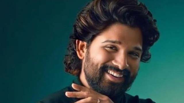 Allu Arjun Celebrates Birthday with Fans at Midnight Allu Arjun Celebrates Birthday with Fans at Midnight
