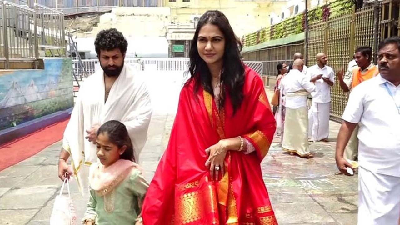 Allu Sneha Reddy Visits Tirumala Temple Allu Sneha Reddy Visits Tirumala Temple
