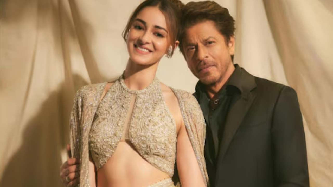 IIFA 2024 Highlights Ananya Panday Poses with Shah Rukh Khan