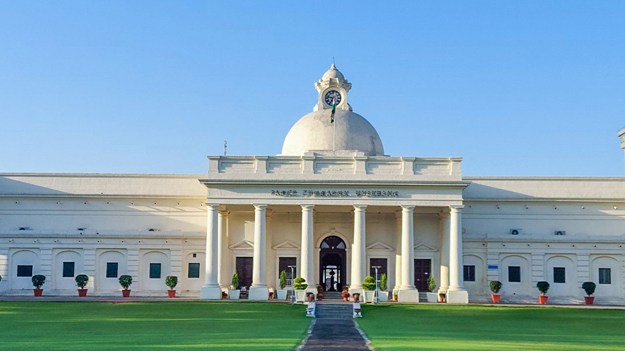 IIT Roorkee, Jaro Education jointly launch Data Science and AI course