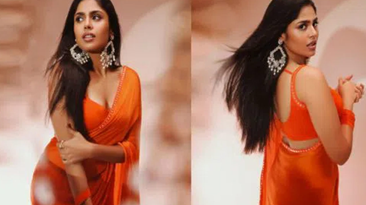 Faria Abdullah Looks Stunning in a Saree