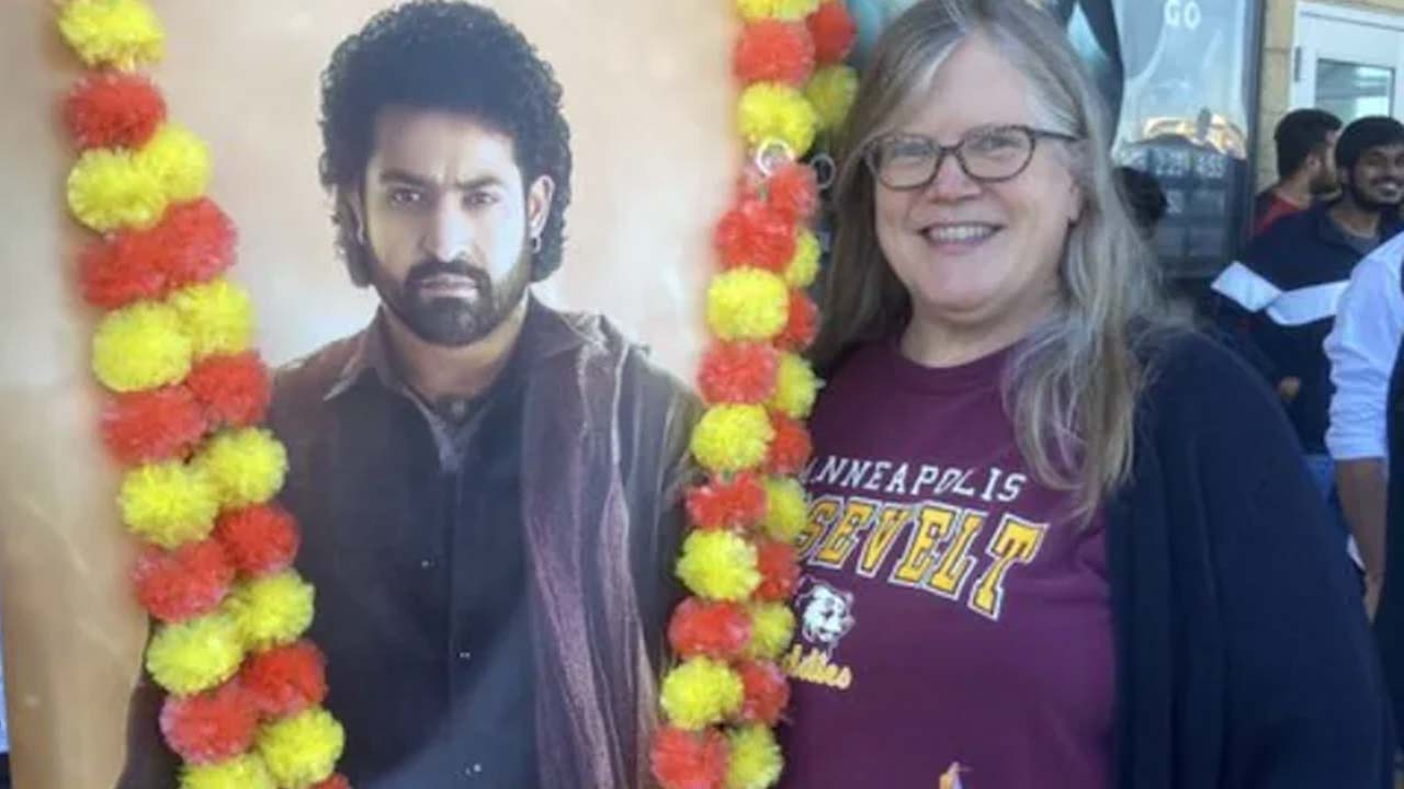 Devara Mania Takes Over the US as Jr NTR Fans Celebrate with Floral Garlands Devara Mania Takes Over the US as Jr NTR Fans Celebrate with Floral Garlands