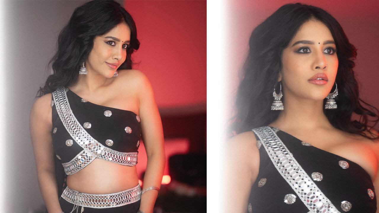 Nabha Natesh Mesmerizes in a Stunning Black Saree Nabha Natesh Mesmerizes in a Stunning Black Saree