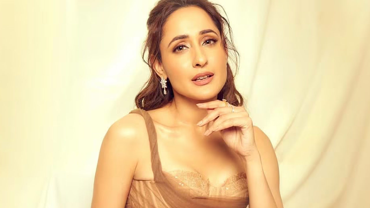 Pragya Jaiswal Sparks Marriage Rumors with Cricketer Shubman Gill