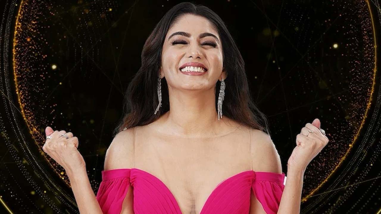 Sana Makbul Triumphs In Bigg Boss OTT 3, Claims Trophy And 25 Lakh Prize Sana Makbul Triumphs In Bigg Boss OTT 3, Claims Trophy And 25 Lakh Prize