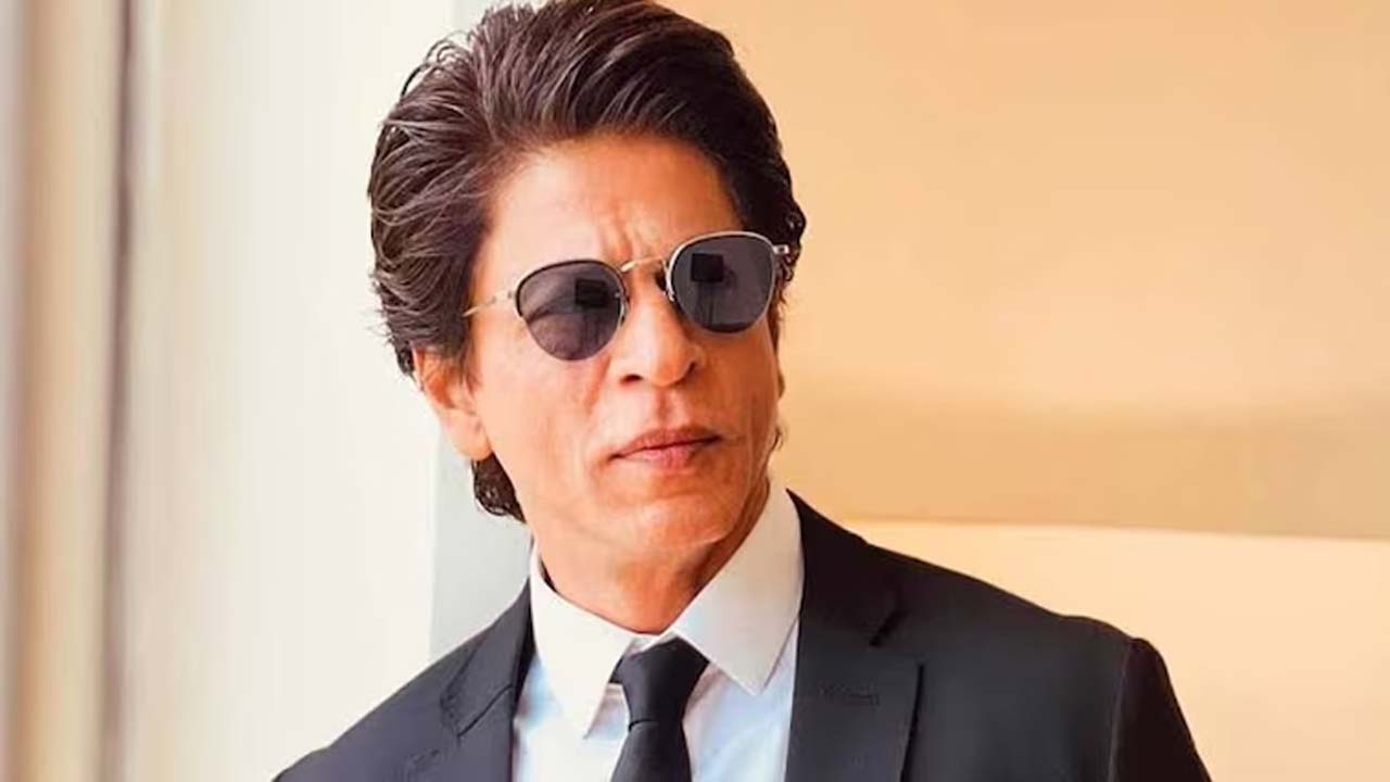 Shah Rukh Khan Heads To America For Eye Surgery