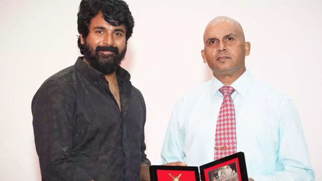Shiva Karthikeyan Receives Prestigious Award for Amaran Shiva Karthikeyan Receives Prestigious Award for Amaran