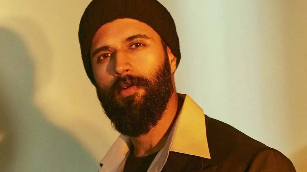 Vijay Deverakonda Injured on Set of 'VD12' But Returns to Filming Vijay Deverakonda Injured on Set of 'VD12' But Returns to Filming