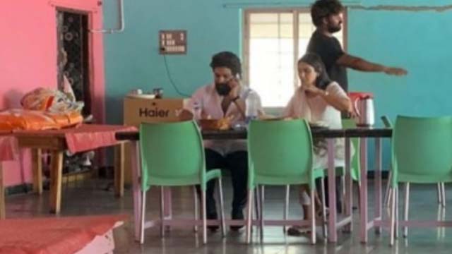 Allu Arjun: Become a pan India star.. Simply eat at a dhaba! The pic went viral