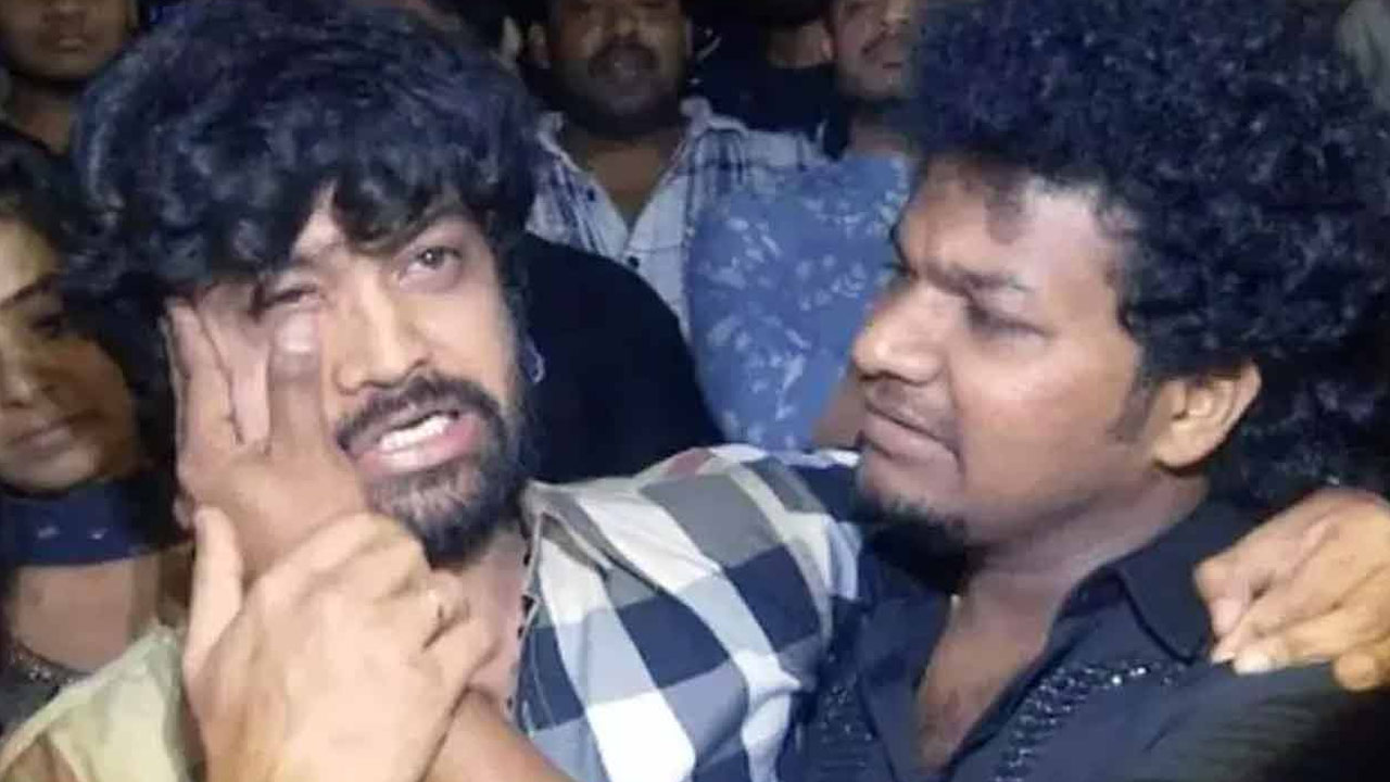 Bigg Boss Fame Syed Sohel Mourns the Loss of His Mother Bigg Boss Fame Syed Sohel Mourns the Loss of His Mother