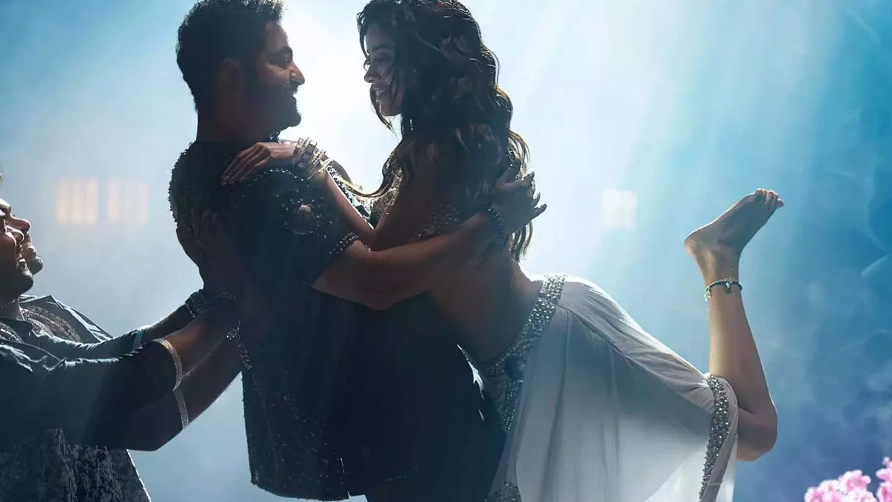 Devara's 'Daavudi' Song Leaves Fans Disappointed with End Credits Placement Devara's 'Daavudi' Song Leaves Fans Disappointed with End Credits Placement