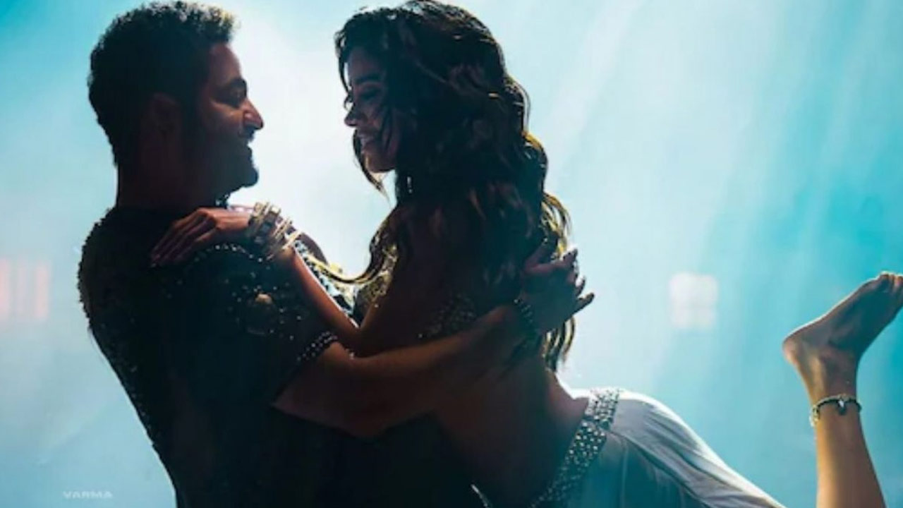 Devara: Anticipated Blockbuster with 500 Midnight Shows and Record-Breaking Advance Bookings