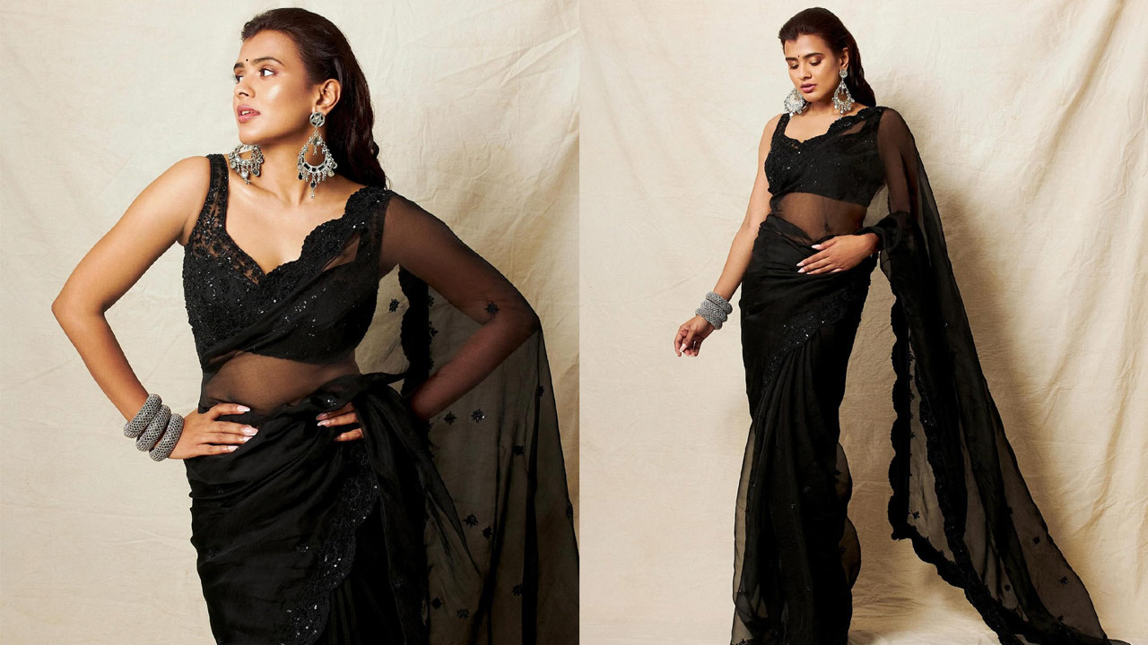 Hebba Patel Stunning Look in Black Saree