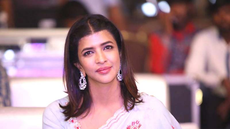 Fan Falls at Manchu Lakshmi's Feet During Press Meet, Video Goes Viral Fan Falls at Manchu Lakshmi's Feet During Press Meet, Video Goes Viral