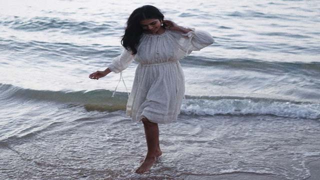 Malvika enjoying her summer vacation.. Pics are viral