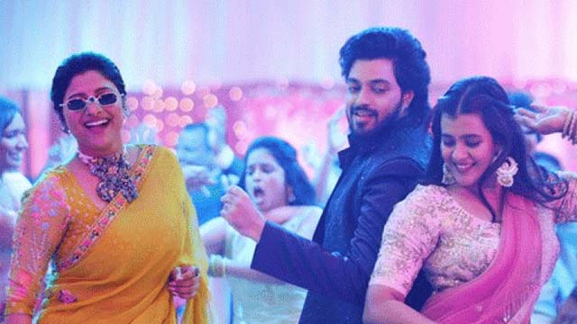 'Malle Pula Taxi' song promo from Dhoom Dham Movie 'Malle Pula Taxi' song promo from Dhoom Dham Movie
