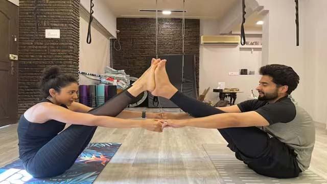 Rakul Preet Singh yogasanas with her husband.. Pics viral