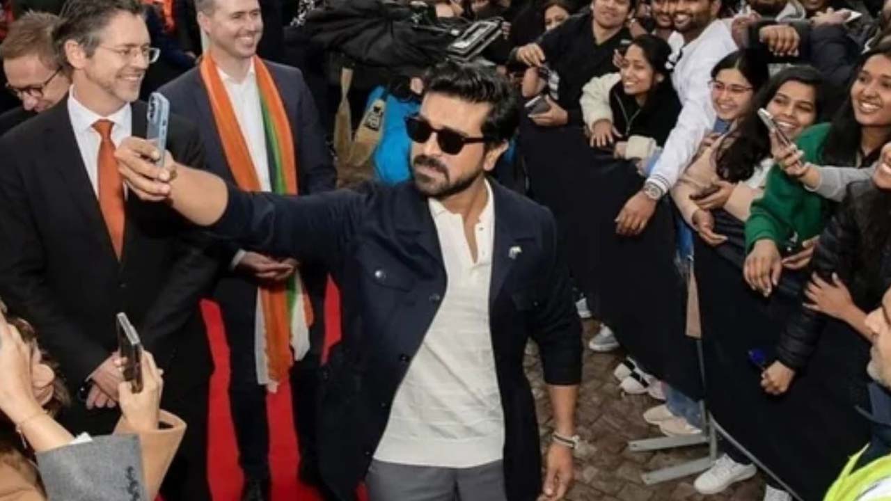 Ram Charan Takes Selfie with Melbourne Mayor at Indian Film Festival