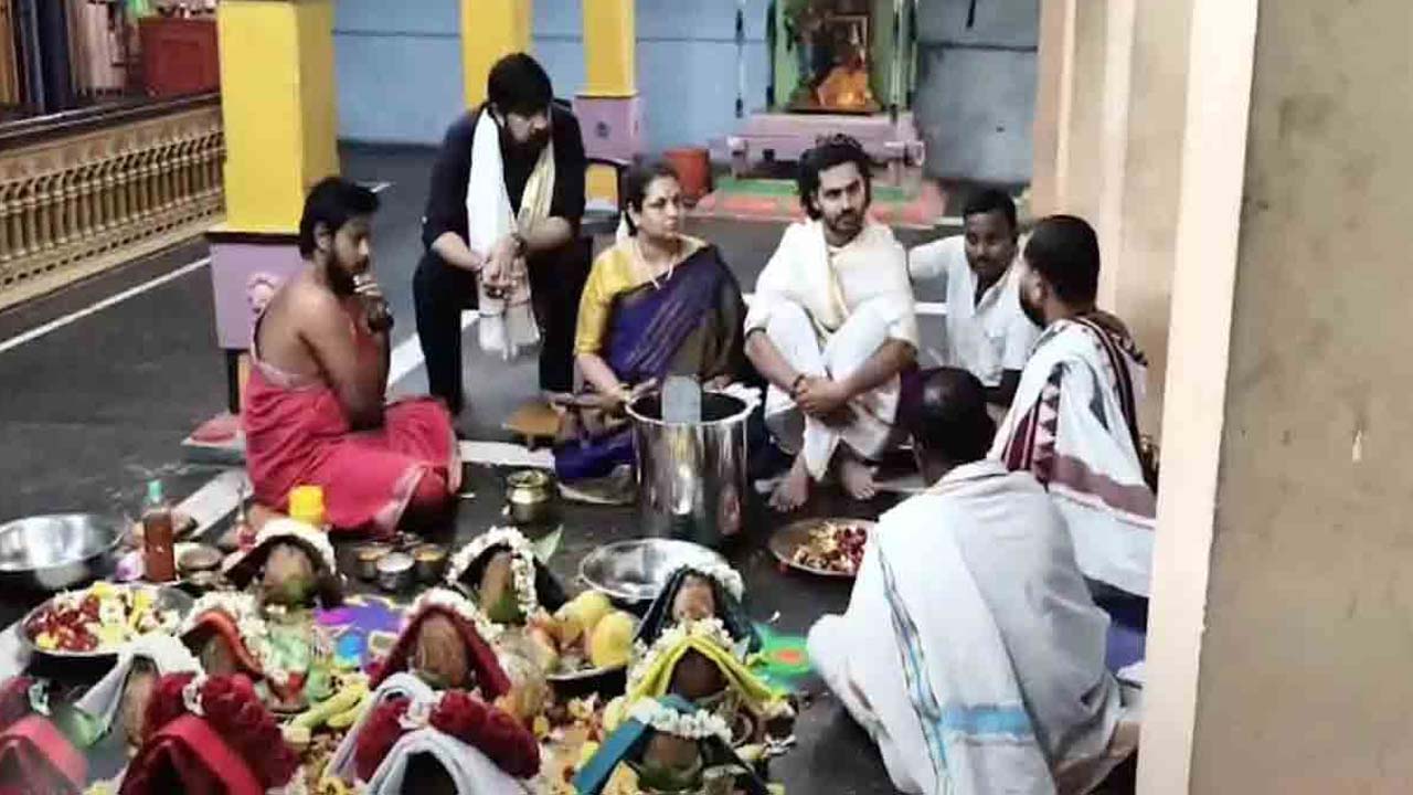Actor Srikanth Seeks Blessings At Srikalahasteeswara Temple Actor Srikanth Seeks Blessings At Srikalahasteeswara Temple
