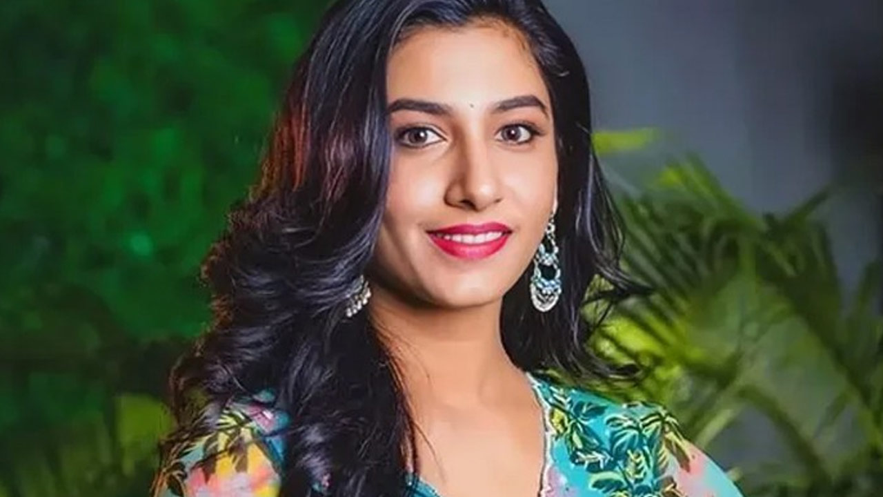 Actress Vishnu Priya Summoned by Police for Promoting Betting Apps