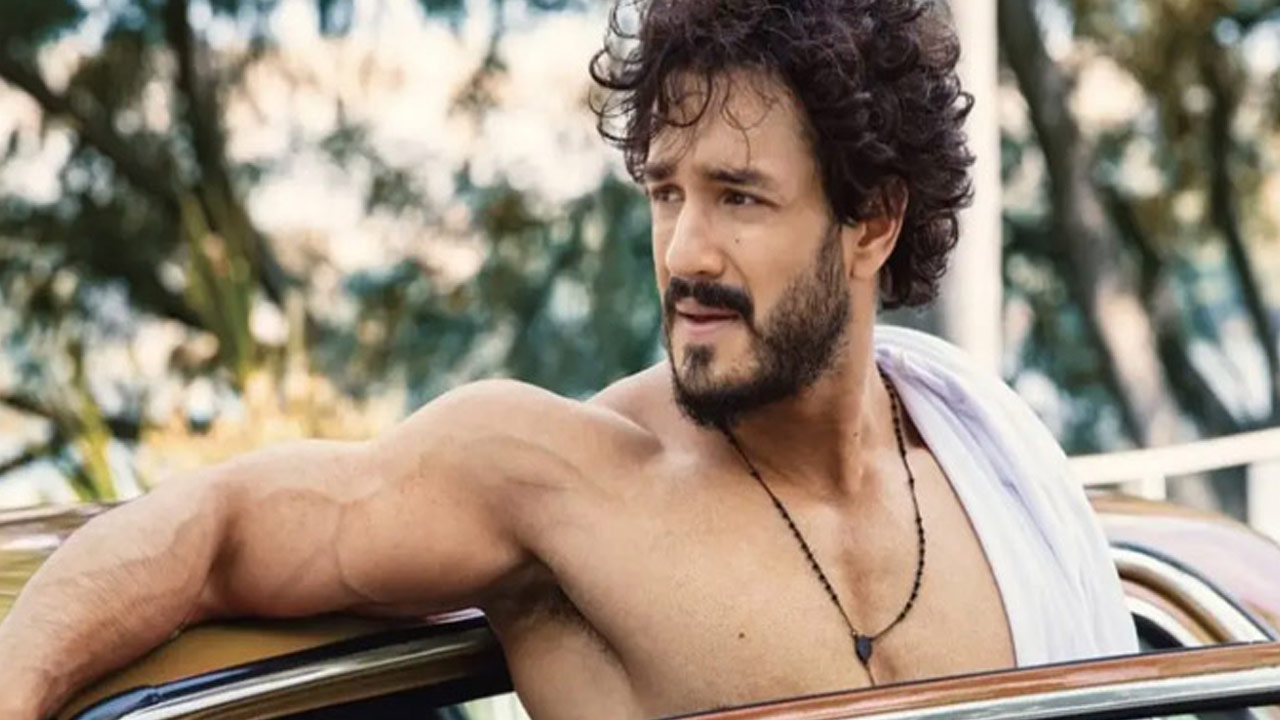 Akhil Akkineni's Lenin: Bollywood's Pratik Gandhi or Tamil Star Vikranth as the Villain? Akhil Akkineni's Lenin: Bollywood's Pratik Gandhi or Tamil Star Vikranth as the Villain?