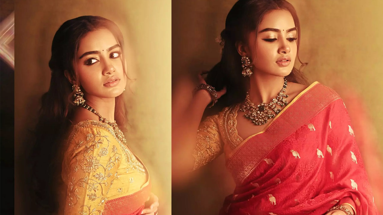Anupama Parameswaran's Classic Saree Charm