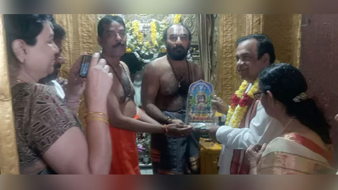 Brahmanandam Celebrates Sankranti with Temple Visits in Karimnagar Brahmanandam Celebrates Sankranti with Temple Visits in Karimnagar