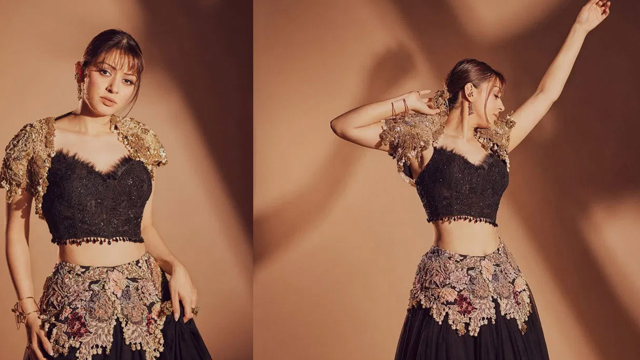Hansika Mesmerizes with Her Beauty, Shines Like Gold in a Lehenga