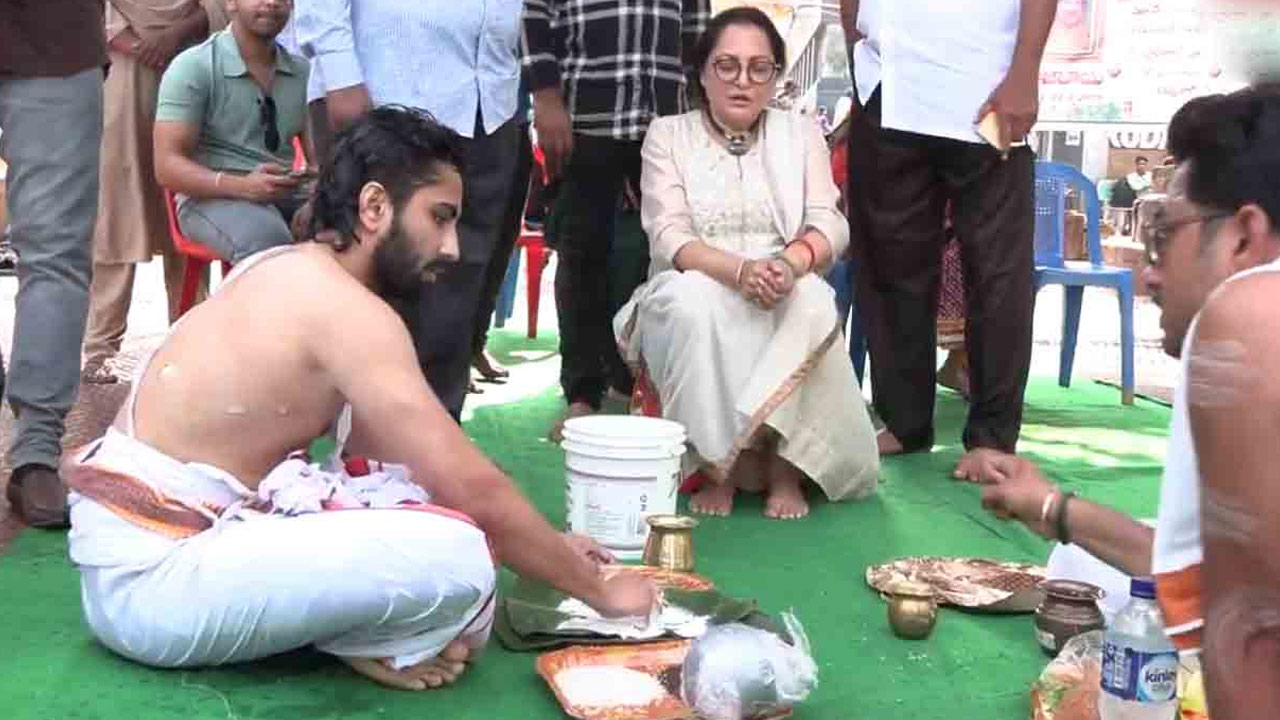 Jaya Prada Immerses Brother Raja Babu's Ashes in Godavari, Prays for His Peace