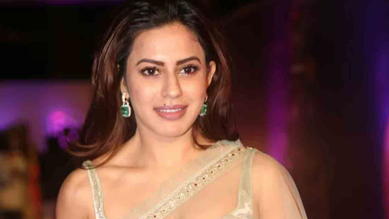 Kannada Actress Ranaya Rao Arrested in ₹12.56 Crore Gold Smuggling Case Kannada Actress Ranaya Rao Arrested in ₹12.56 Crore Gold Smuggling Case