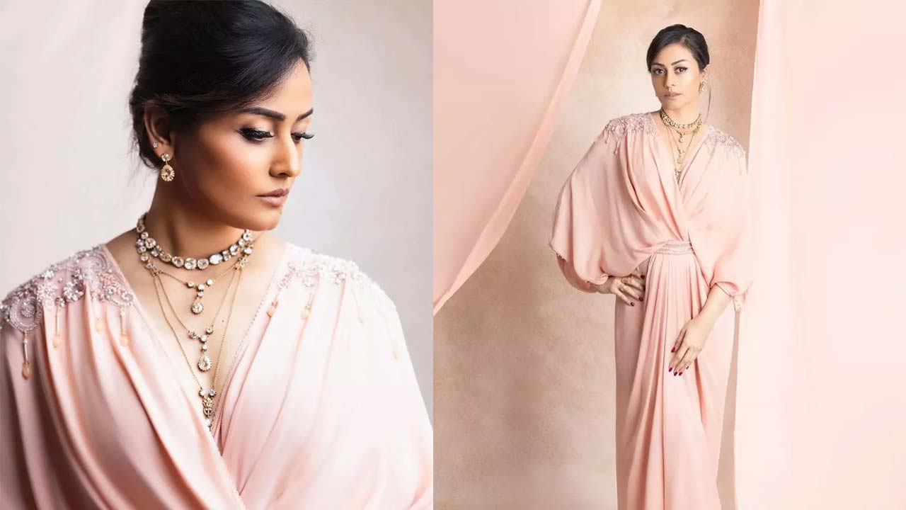 Namrata Shirodkar's Latest Photos Go Viral 