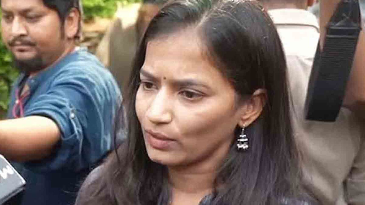 Raj Tarun and Lavanya's Controversial House Dispute Unfolds in Media Raj Tarun and Lavanya's Controversial House Dispute Unfolds in Media