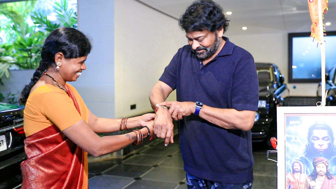 Chiranjeevi Heartwarming Moment With Devoted Fan Rajeshwari Chiranjeevi Heartwarming Moment With Devoted Fan Rajeshwari