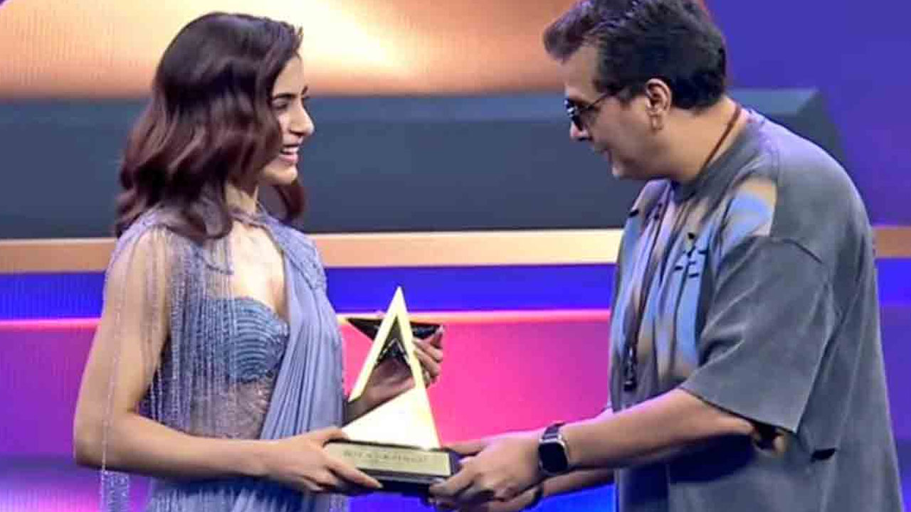 Samantha Wins Best Actress OTT Award for Citadel: Honey Bunny Samantha Wins Best Actress OTT Award for Citadel: Honey Bunny