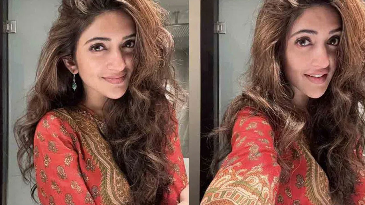 Sreeleela: Shocking Experience Miscreants Pull Actress by the Hand Sreeleela: Shocking Experience Miscreants Pull Actress by the Hand