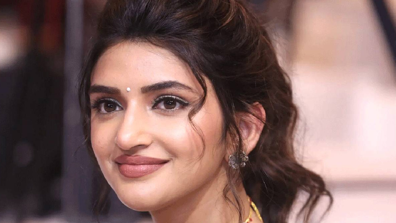 Sreeleela's Bollywood Debut: Rumors Spark with Kartik Aaryan Collaboration Sreeleela's Bollywood Debut: Rumors Spark with Kartik Aaryan Collaboration