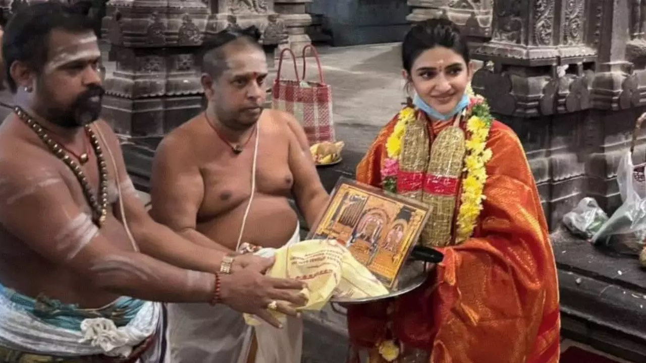 Sreeleela's Spiritual Visit to Thillai Nataraja Temple Amidst Bollywood Debut Buzz
