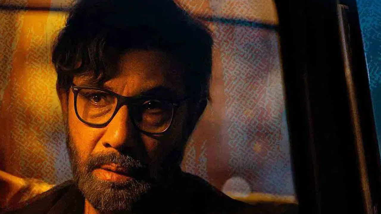 Tribanadhari Barbarik: Maruthi's Team Reveals Teaser Time with Sathyaraj's Poster Tribanadhari Barbarik: Maruthi's Team Reveals Teaser Time with Sathyaraj's Poster