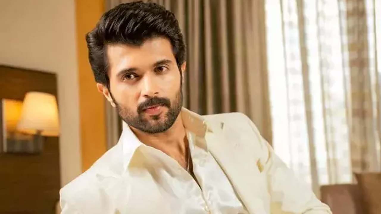 Case Filed Against Vijay Deverakonda Over Controversial Comments Case Filed Against Vijay Deverakonda Over Controversial Comments