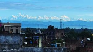 Mount Everest Seen from Bihar Town as Skies Clear and Air Quality Improves